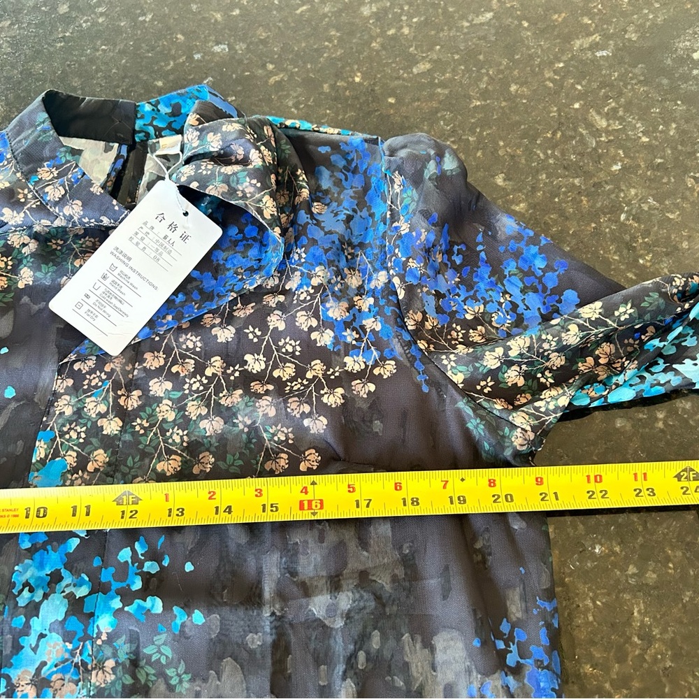 Woman blouse - Picture 7 of 8